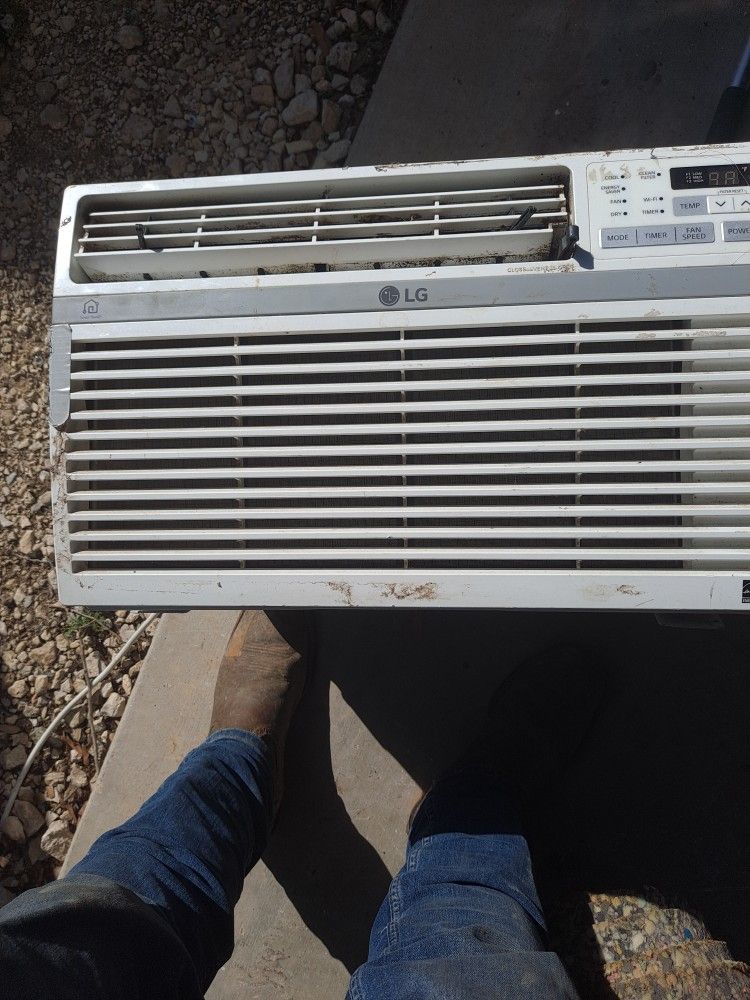 LG 8000 BTU AIR CONDITIONER