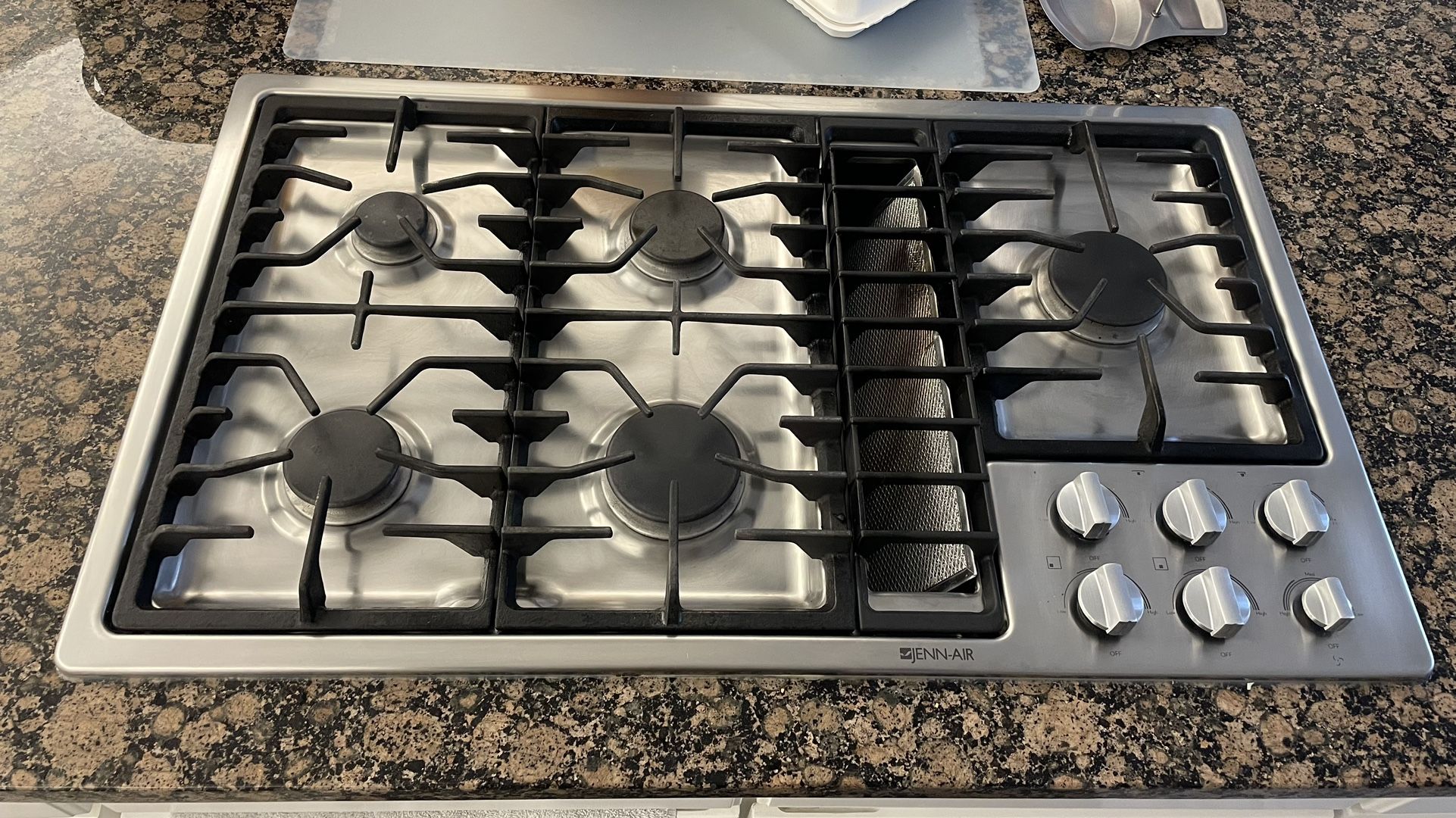 Jenn-Air 5-Burner Gas Cooktop with Downdraft – Excellent Condition
