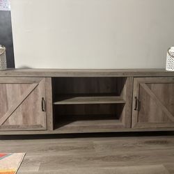 Farmhouse Tv Stand & Lanterns