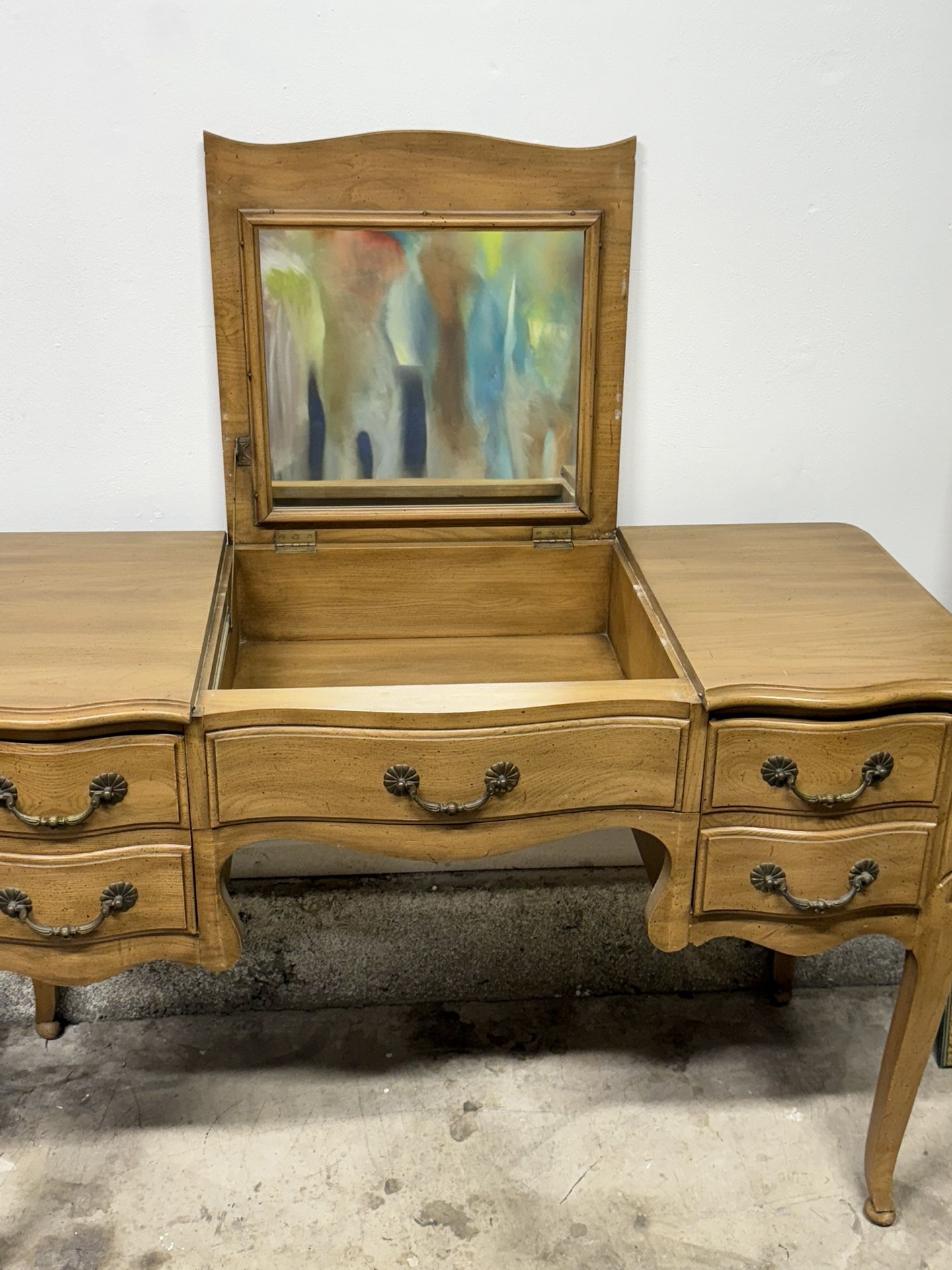 Ladies Makeup table, Vintage French Provincial Style Ladies Vanity, Makeup desk with mirror and drawers: 1940’s- 1950’s