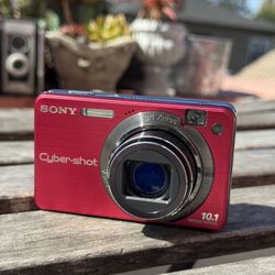 Vintage Sony Cybershot Y2K Digicam 