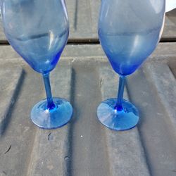 2 Wine Glasses