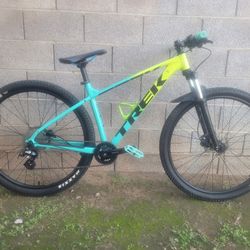 Trek Marlin 29er Mountain Bike One Owner Upgraded 