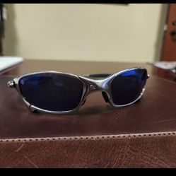 Juliette’s BUKE UNISEX glasses