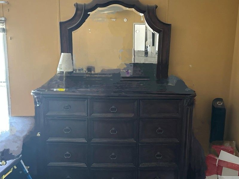 Dresser And Mirror Made By Hooker Furniture $4;000 Set