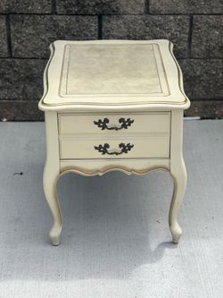 Hammary French Provincial end table
