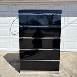 ‼️POST MODERN 5 DRAWER DRESSER FOR SALE‼️250$ OR BEST OFFER‼️GOOD CONDITION🚚DELIVERY AVAILABLE🚚