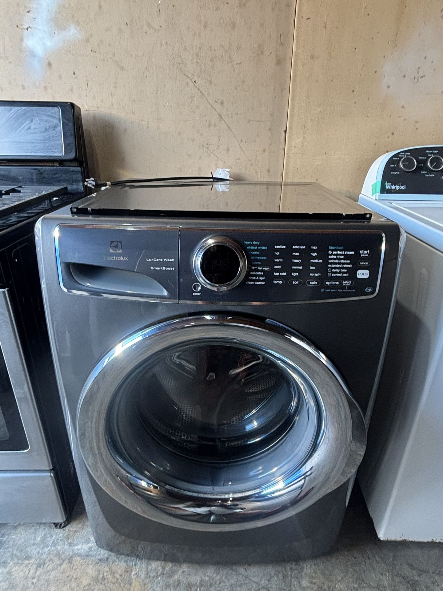 Electrolux Front Load Washer 4.4 cu ft – LuxCare + SmartBoost, Perfecta, High-End!