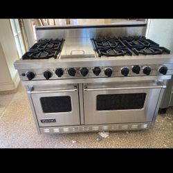 Viking Gas Stove In Excellent Condition 