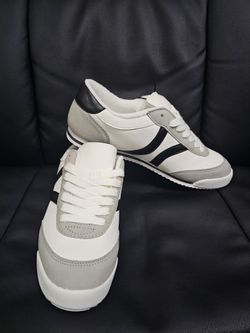 Madden NYC Women's Low Top Casual Sneakers size 6, 7