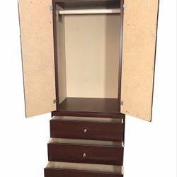 Wardrobe /Guardaropa 