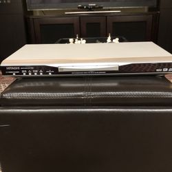HITACHI DVD Player Excellent Condition   With Remote  And User Manual 