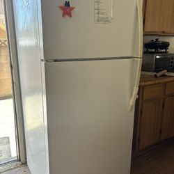 Refrigerator Kenmore  Works Great White