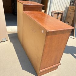 Dresser 