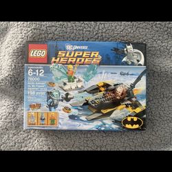 Retired LEGO Set 76000 Arctic Batman vs. Mr. Freeze: Aquaman On Ice