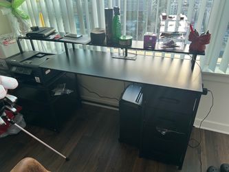 Black gaming desk