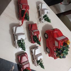 SET OF CHRISTMAS TRUCKS
