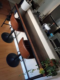 Bar Stools and Bar Table