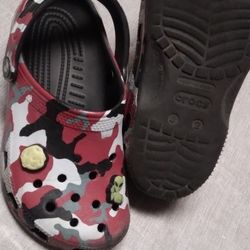 Crocs Classic Printed Clamo Clogs Slip-on Unisex Size 2. Excellent Condition.  Ready To Wear