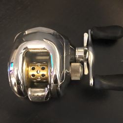 calais fishing reel Shimano Calais cl100a Bait caster Fishing reel for Sale in Glendale, CA