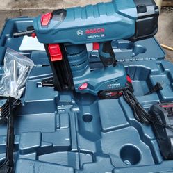 Bosch 18v. Concrete Nailer Combo Kit 