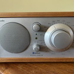 Tívoli Bluetooth Speaker With AM FM Radio