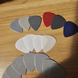 Dunlop & Fender Nylon Guitar Picks