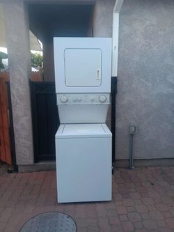 Stakable Washer And Gas Dryer de 24