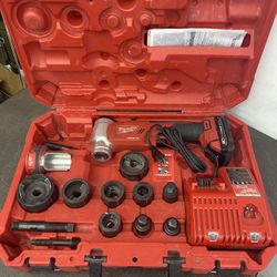 Milwaukee 2677-21 M18 Ton Knockout Tool Kit for Sale in Whittier