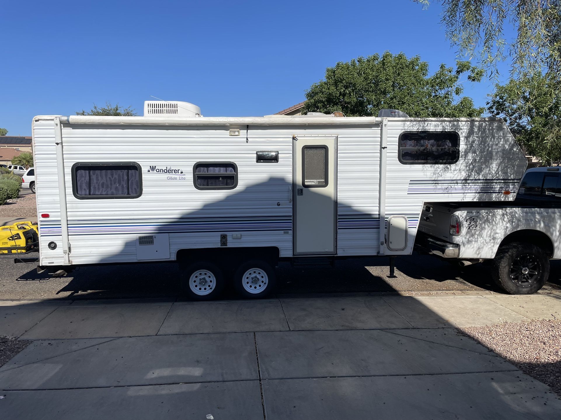 1999 Thor Wanderer Glidelite Fifth Wheel trailer 24 feet, low profile with slide. Sleeps 5-6