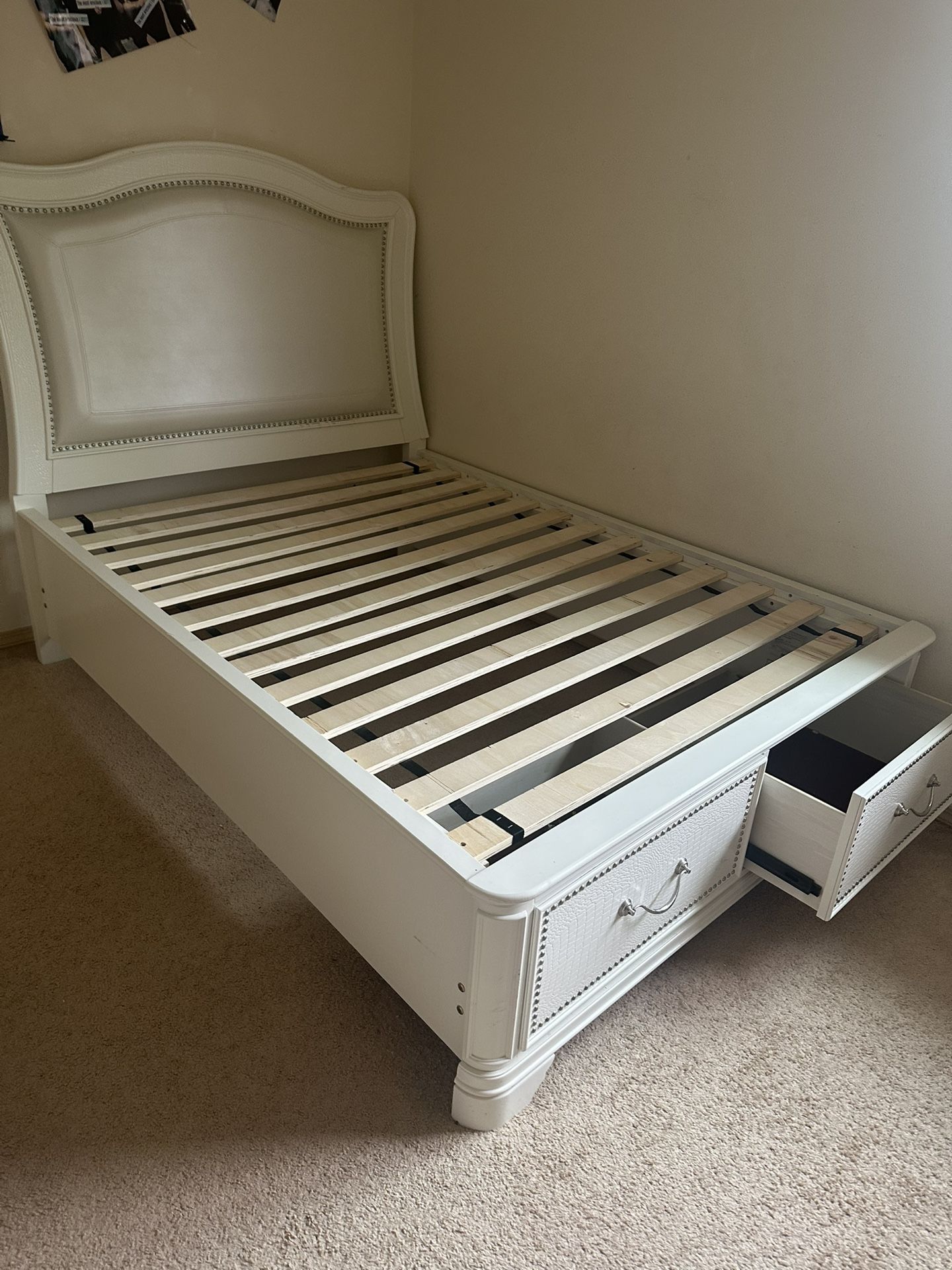 Full Size Bed / From Mors Furniture