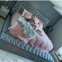 New/Gray Velvet Queen Storage Platform Bed Frame Cama//King Size Available/Ask For A Discount Code, Mattress Sold Separately 