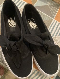 Van Ladies Size 8 1/2 Tennis Shoes