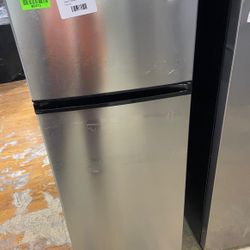 Vissani MDFF7SS 7.1 cu. ft. Top Freezer Refrigerator UA1O