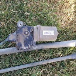 Windshield wiper motor and bracket