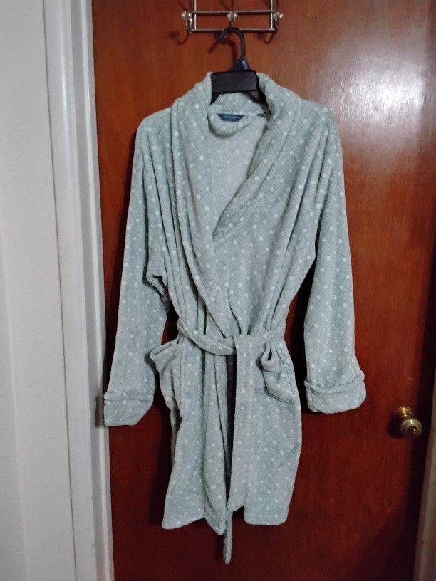 Ladies One Size. Super Soft Bath Robe
