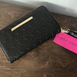 Betsy’s Johnson Skull Wallet