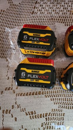 Dewalt Flexvolt Batterie  NEW  PRICE $395 FOR ALL 4 PIECES  DELIVERY AVAILABLE 