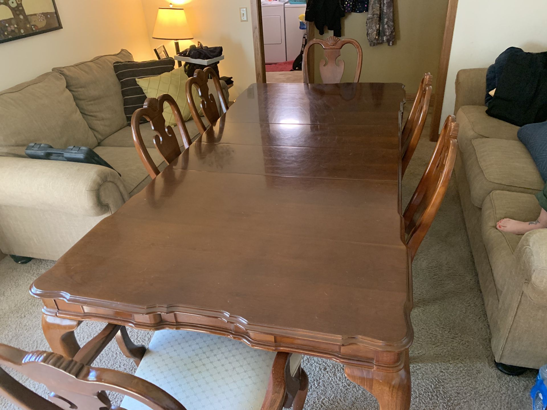 Dining Room Table and 6 chairs.