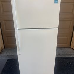 Apartment Size Refrigerator $200 Free Delivery 