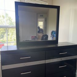 Dresser W/ Mirror And Jewelry Storage 