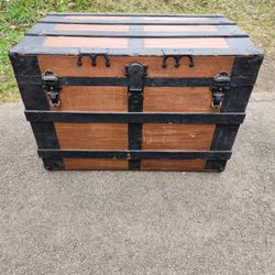 Gorgeous Trunk/Coffee Antique 