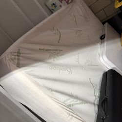 Full size bed no stains