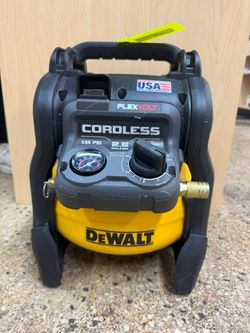 DEWALT FLEXVOLT 2.5 GALLON CORDLESS AIR COMPRESSOR USED 135 PSI TOOL ONLY