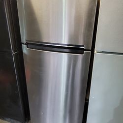 Whirlpool 28" Wide Apartment Size Stainless Steel Top Freezer Refrigerator 