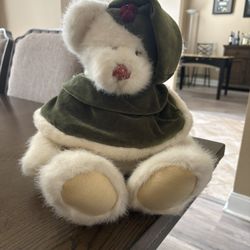 The San Francisco Music Box Company Plush Bear Winter Outfit Russ Berrie Musical