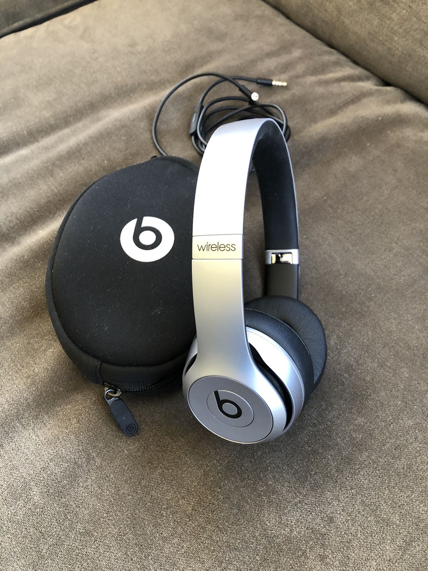 Beats by Dr Dre Solo2 SPECIAL EDITION Wireless Headphones