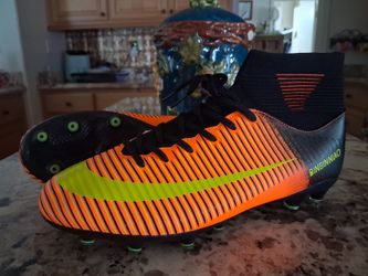 Soccer cleats us size 10