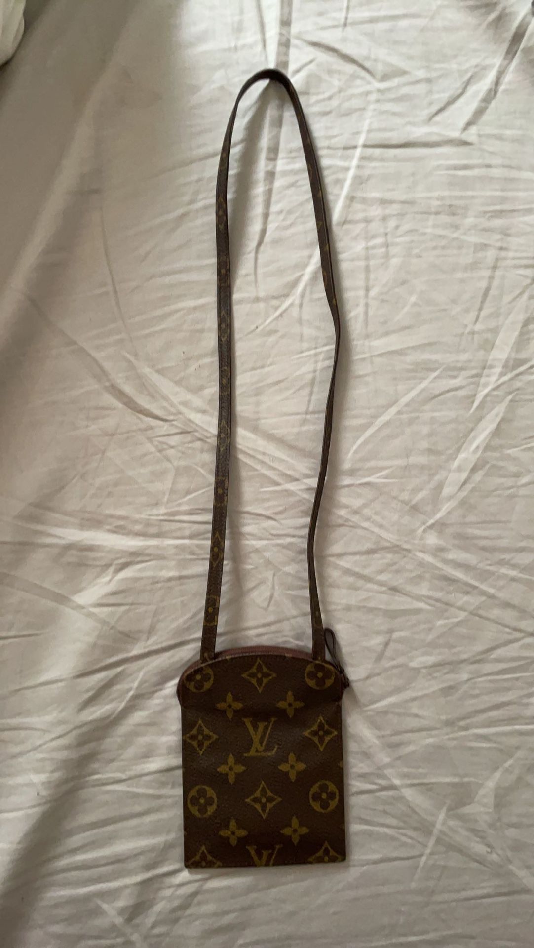 Louis Vuitton Secret Coin Pouch for Sale in Chicago, IL - OfferUp