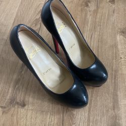 Christian Louboutin  Womens stiletto Heels Size 7